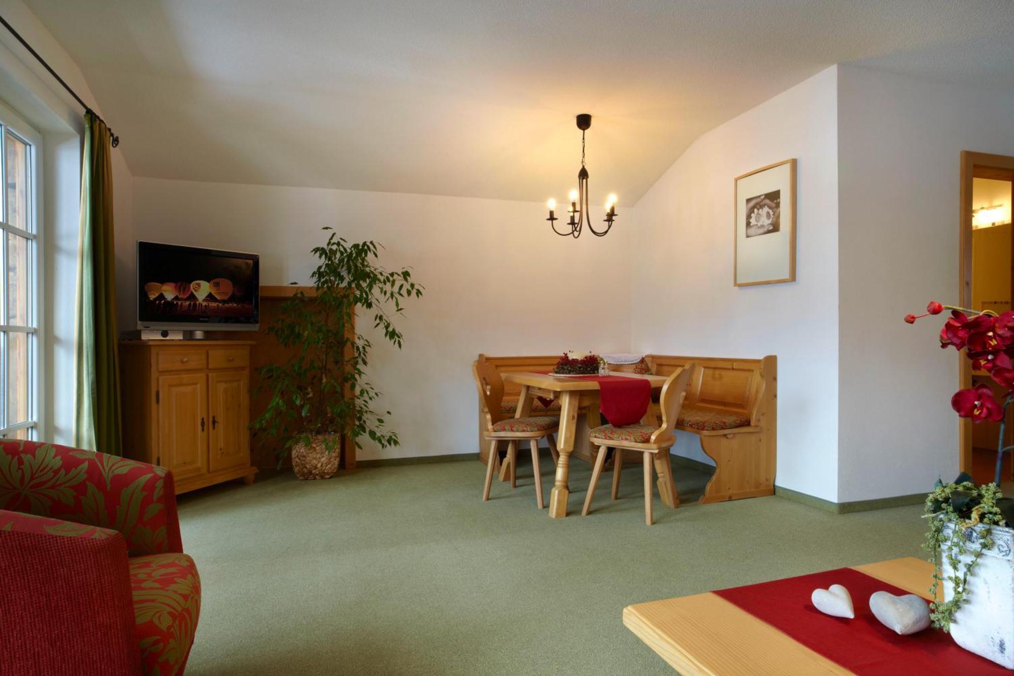 Landhaus Alpensonne Schattwald Esterno foto